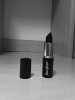 CZARNA SZMINKA DO UST GOTH (#110) CZARNA SZMINKA DO UST GOTH (#110)