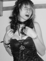 CZARNA SZMINKA DO UST GOTH (#110) CZARNA SZMINKA DO UST GOTH (#110)