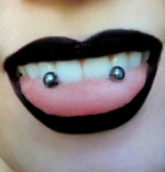 CZARNA SZMINKA DO UST GOTH (#110) CZARNA SZMINKA DO UST GOTH (#110)