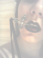 CZARNA SZMINKA DO UST GOTH (#110) CZARNA SZMINKA DO UST GOTH (#110)