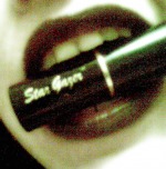 CZARNA SZMINKA DO UST GOTH (#110) CZARNA SZMINKA DO UST GOTH (#110)